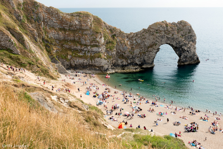 Durdle Door strandja megtelt