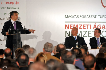 Orbán Viktor miniszterelnök beszél az I. Magyar Fogászati Turizmus Fejlesztési Konferencián (Fotó: Soós Lajos)