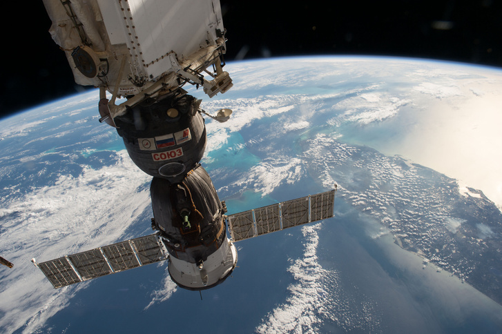 A NASA felvételén orosz Szojuz űrhajó látható a Nemzetközi Űrállomásról