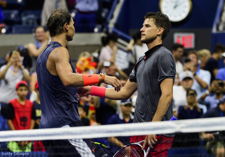 Dominic Thiem gratulál Rafael Nadalnak a negyeddöntő végén a US Openen, New York, Egyesült Államnok, 2018.09.04.