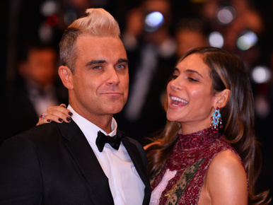 Megszületett Robbie Williams harmadik gyereke