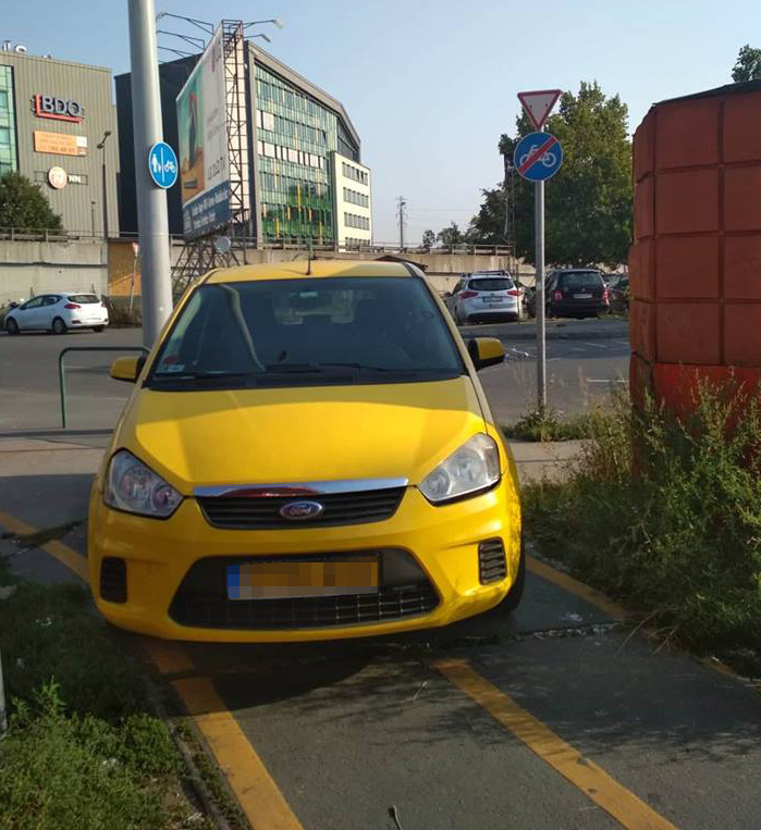 kerékpárút autó