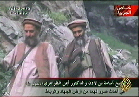 Zavahiri és bin Laden egy 2003-ban sugárzott videófelvételen