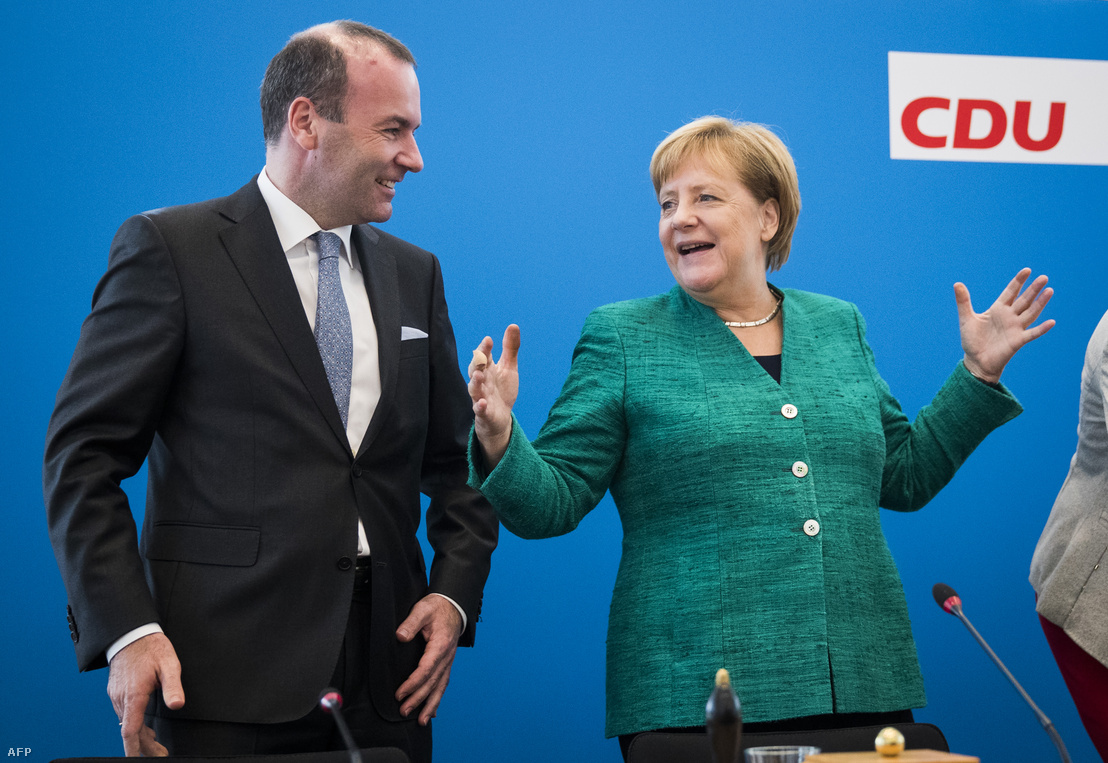 Manfred Weber és Angela merkel a kereszténydemokraták elnökségi ülésén 2018 szeptember 10-én