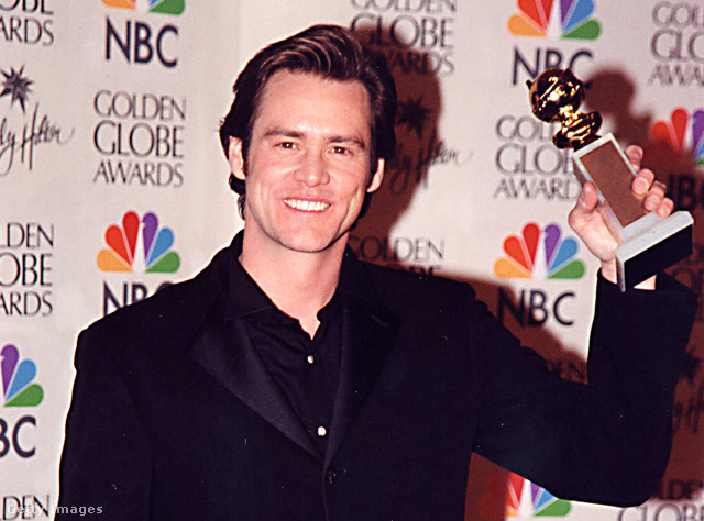 Az Ember a Holdon című filmben nyújtott alakításáért 2000-ben Golden Globe-díjat vehetett át.