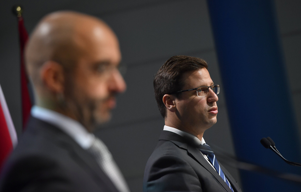 Gulyás: Nem fogadták el a Sargentini-jelentést