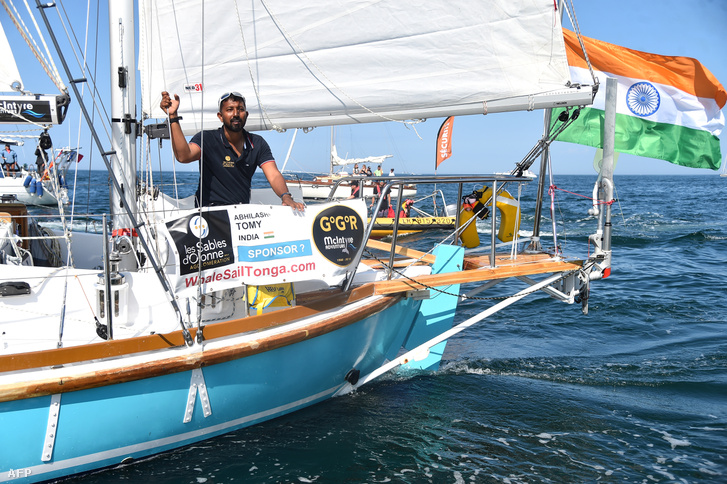 Abhilash Tomy a Golden Globa Race július 1-jei rajtjánál a franciaországi Les Sables D'Olonne kikötőjében