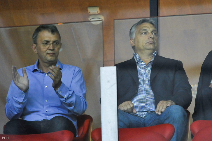 Orbán Viktor miniszterelnök és Garancsi István, a Videoton FC tulajdonosa a lelátón a labdarúgó Európa Liga-selejtezőjének harmadik fordulójában játszott Debreceni VSC - Rosenborg mérkőzésen a debreceni Nagyerdei Stadionban 2015. július 30-án.