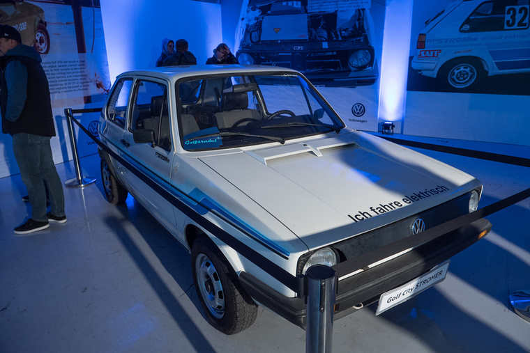 A Volkswagen is készült az eseményre, az 1976-ban bemutatott elektromos Golf akkoriban igazi kuriózumnak számított