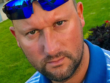 Alekosz: határainkat elhagyom, és a régi NDK-ban, Németország fővárosában, Bécsben próbálok jószerencsét!