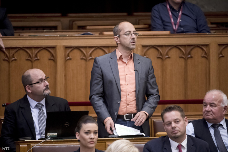 Szabó Szabolcs LMP-s képviselő napirend előtt felszólal az Országgyűlés plenáris ülésén 2018. június 11-én.
