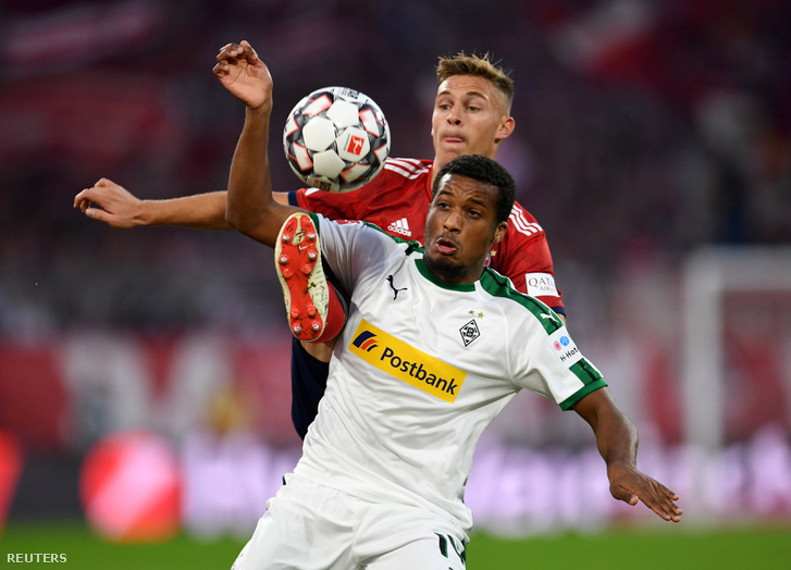 Joshua Kimmich és Alassane Plea a Bayern Münhen - Borussia Mönchengladbach mérkőzésen 2018. október 6-án.