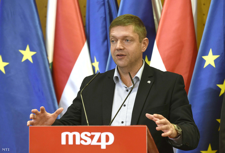 Tóth Bertalan, a Magyar Szocialista Párt (MSZP) elnöke, a párt frakcióvezetője sajtótájékoztatót tart Nemzetpolitika baloldalról címmel az Országgyűlés Irodaházában 2018. október 10-én.