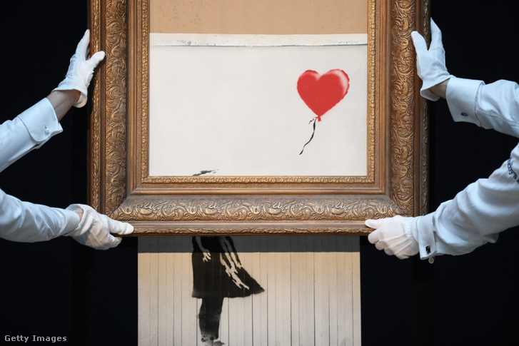 Banksy új címet kapott alkotása: "Szerelem a kukában", ami korábban Lány a léggömbbel című alkotás volt, a Shoteby's aukcióján Londonban, 2018. október 12-én