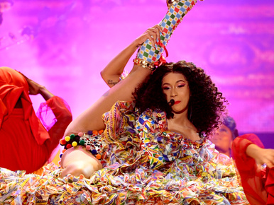 Cardi B azt mondja, a szüléstől széttört a vaginája