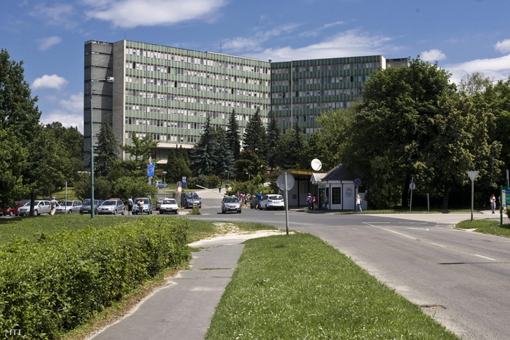 A Magyar Imre Kórház főépülete a Veszprém megyei Ajkán.