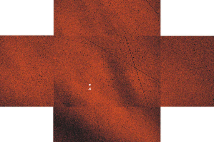 Ezen a képen a fényes vörös pixelek jelzik a Kordylewski porfelhőt, az L5 az ötös számú Lagrange-pont helyét, míg a sötét vonalak műholdak pályáit jelölik