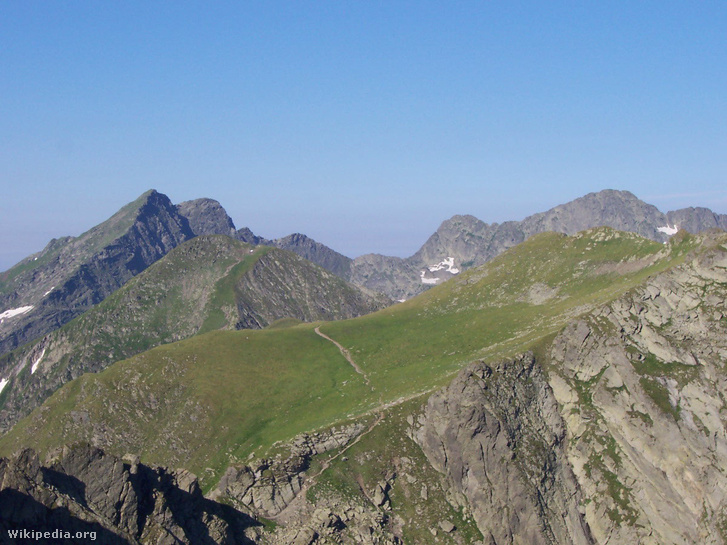 A Negoj (2535 m) és a Leszpez (2522 m)