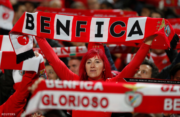 Benfica szurkoló a mérkőzés előtt.