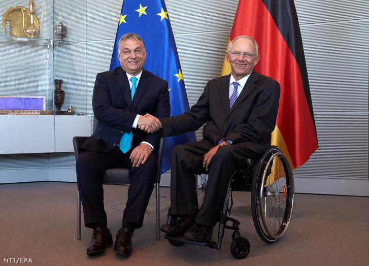 Wolfgang Schäuble a német parlamenti alsóház a Bundestag elnöke (j) és Orbán Viktor miniszterelnök 2018. július 4-én.