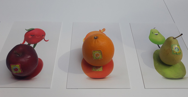 Snapchat-emojiik és az őket ihlető gyümölcsök a kiállításon