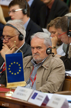 Carlo Casini, az Európai Parlament alkotmányügyi bizottságának elnöke és Miguel Angel Martínez Martínez, az Európai Parlament alelnöke
