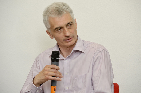 Dr. Büki György neurológus, a módszer itthoni alkalmazója