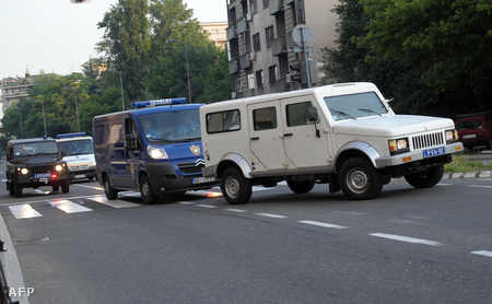 Mladic szállítása Belgrádban