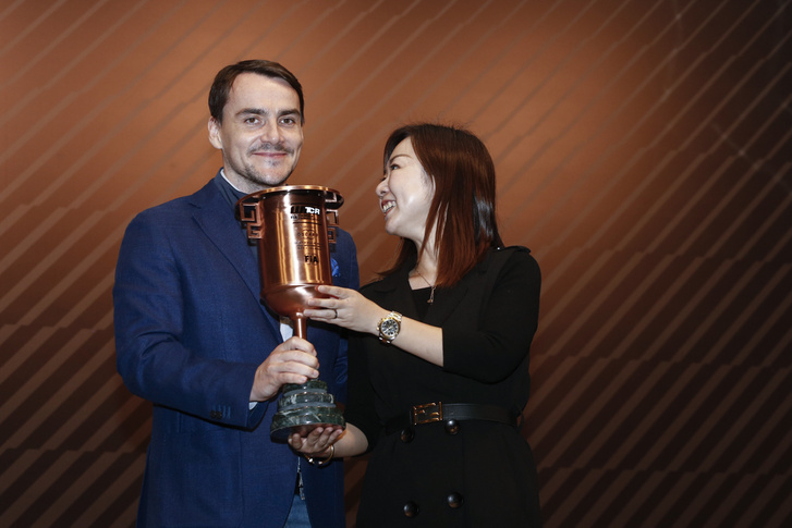 Michelisz a 2018-as makaói trófeájával