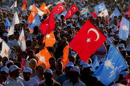 Erdogan-párti nagygyűlés Isztambulban