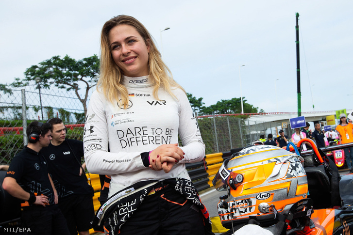 2018. november 18-i kép a német Sophia Flörsch-ről a Forma-3-as autós gyorsasági világbajnokság évzáró Makaói Nagydíja előtt.