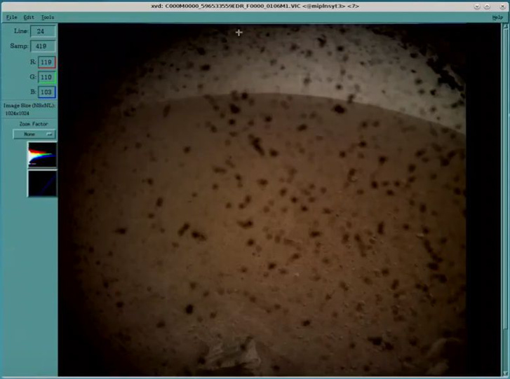 Az InSight első fotója a Marson.