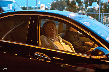 Depardieu kocsiba ült a repülőtéren (fotó: Kallos Bea)