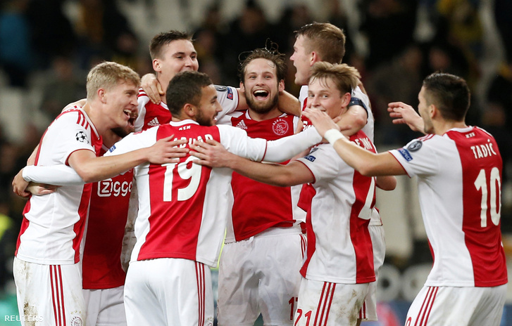 Az Ajax játékosai, Daley Blind, Matthijs de Ligt és csapattársak ünneplik a győzelmet