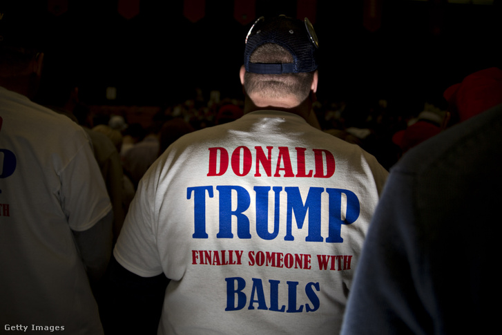 Trump támogató egy kampány rendezvényen, Radfordban 2016. február 29-én