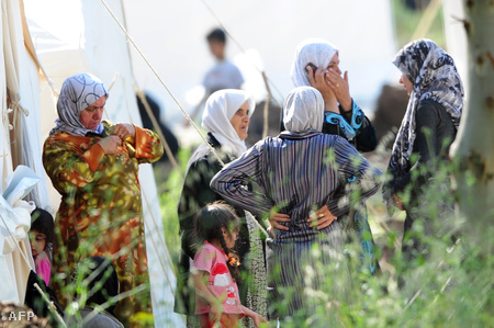 Szíriából elmenekült nők egy török menekülttáborban