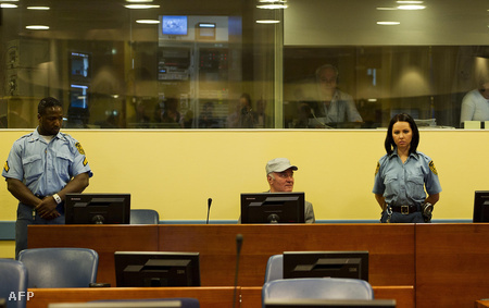 Mladics a hétfő tárgyalás kezdetén (Fotó: Valerie Kuypers)