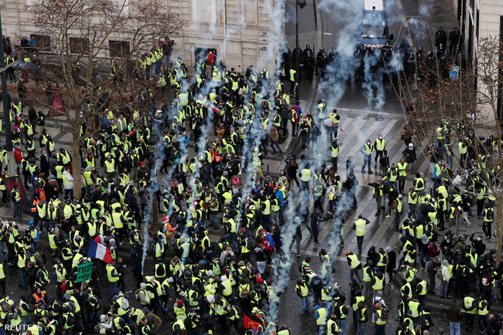 2018-12-08T101404Z 975459161 RC1EA630C000 RTRMADP 3 FRANCE-PROTE