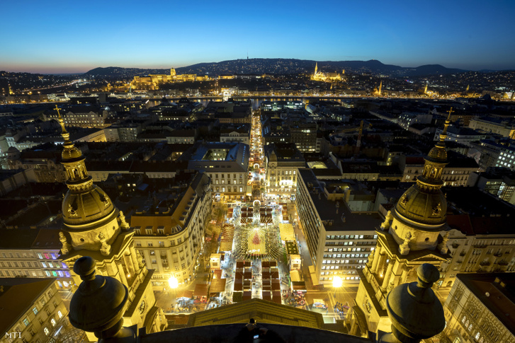 Az Advent Bazilika rendezvény a budapesti Szent István téren 2018. december 5-én.