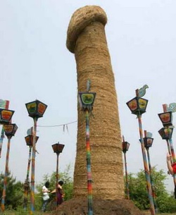 giant penis-statue1