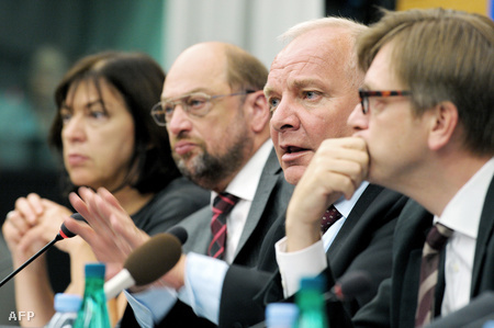 A német Rebecca Harms és Martin Schulz, a francia Joseph Daul és a belga Guy Verhofstadt egy 2010-es sajtótájékoztatón Strassbourgban