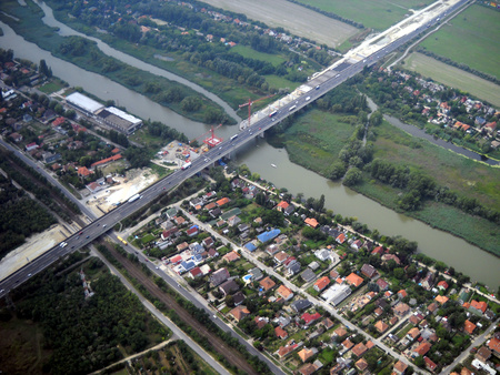 Az épülő M0-s híd a soroksári Duna-ágon (Fotó: Klebercz Dezső)