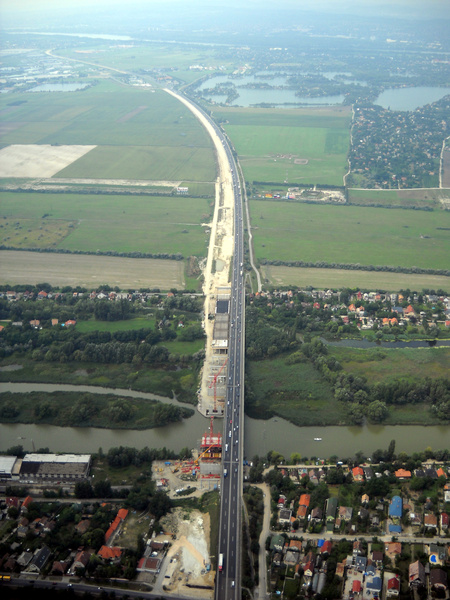 Az épülő M0-s híd a soroksári Duna-ágon (Fotó: Klebercz Dezső)