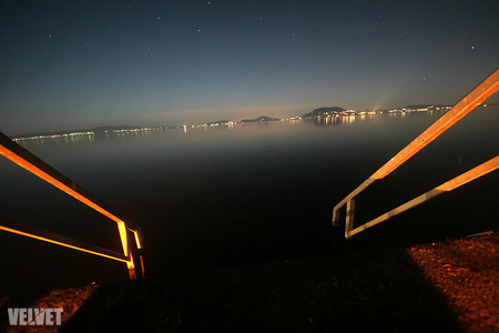 Az északi part éjjel (Fotó: nak)