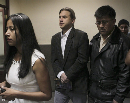 Tóásó Előd meghallgatásra érkezik a bolíviai főváros, La Paz egyik bíróságán 2011. szeptember 3-án