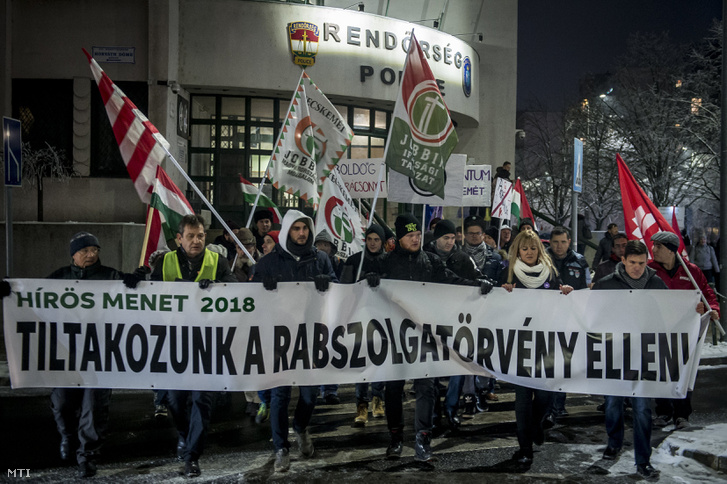 Kormányellenes tüntetés Kecskeméten 2018. december 20-án.