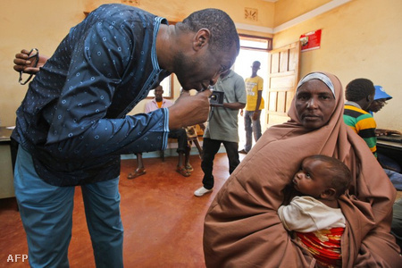 Youssou N'Dour énekes, UNICEF nagykövetként a kenyai Dadaab menekülttáborban