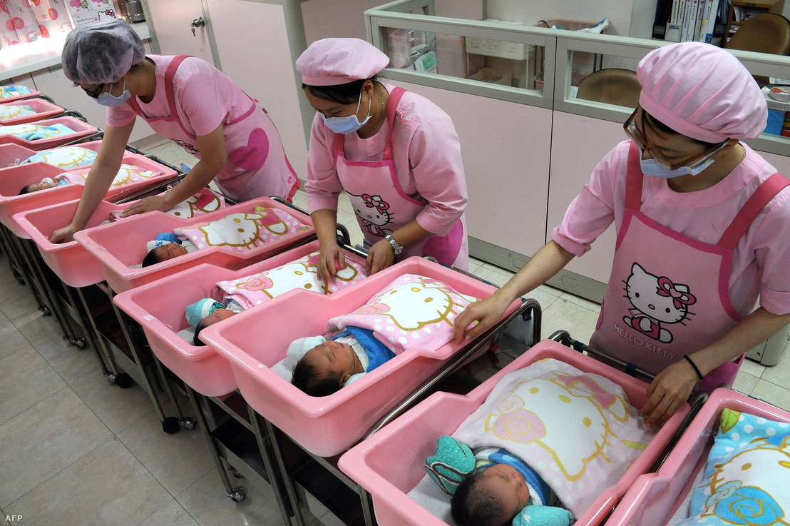 Nővérek a Hau Sheng kórház Hello Kitty-szülészetén, Tajvanon