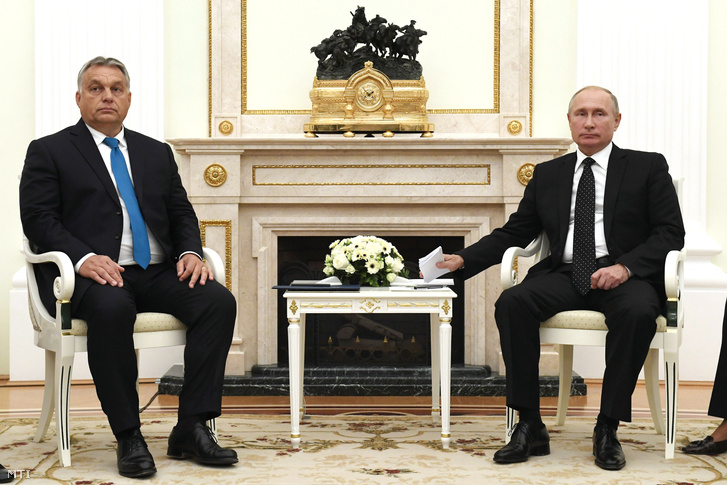 Vlagyimir Putyin orosz elnök fogadja Orbán Viktor miniszterelnököt (b) a moszkvai Kremlben 2018. szeptember 18-án.
