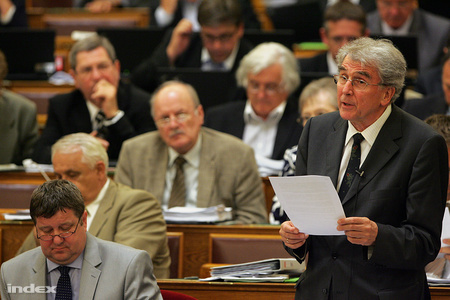 Réthelyi Miklós a Parlamentben